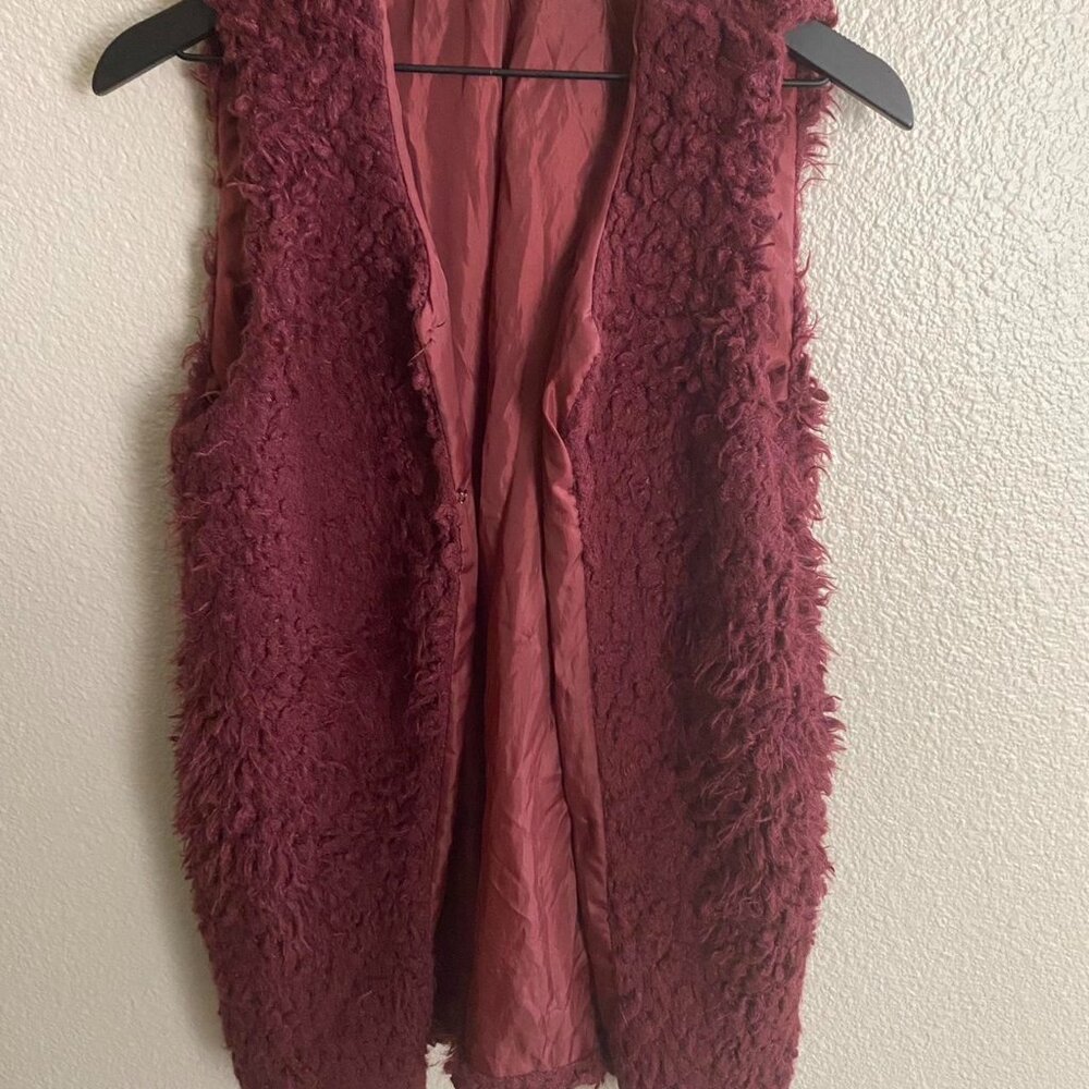 Windsor Women's Burgundy faux fur vest
